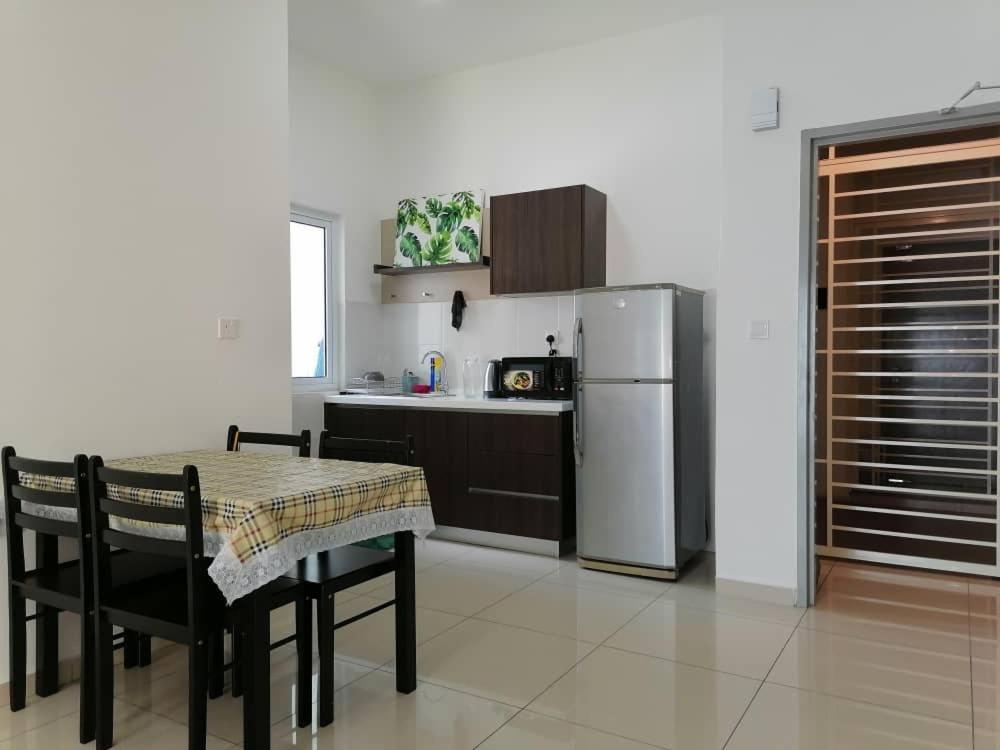 Mesahill Nilai 2 Room Condo - Fast Wifi, Amazing Pool & Tv 外观 照片